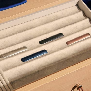 Ploom AURA front panels with Rose Gold Augmented Pattern and other color options.
